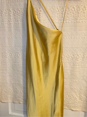golden zara satin dress 💛